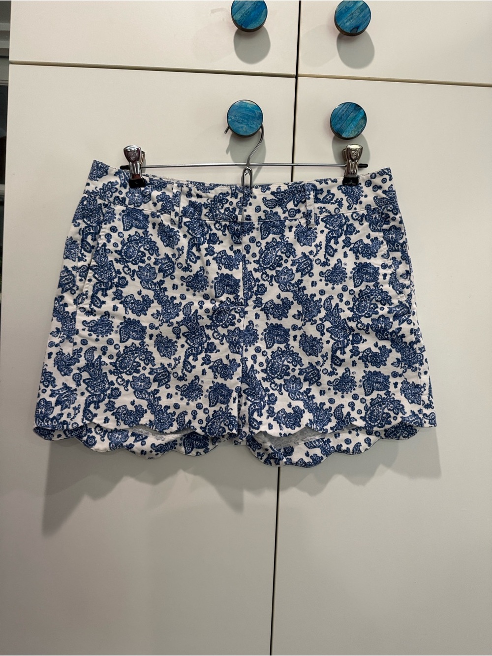 J. McLaughlin White and Blue Paisley Scalloped Hem Shorts